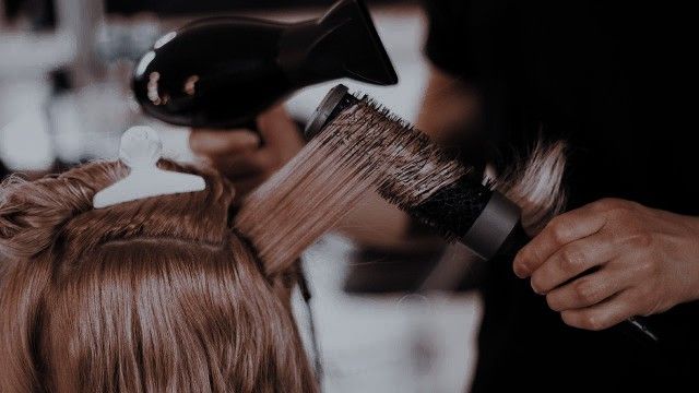 Asciugatura professionale dei capelli